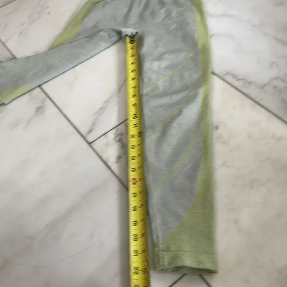 Gymshark womens crop leggings gray and lime green/yellow with contour stitching - Picture 5 of 9